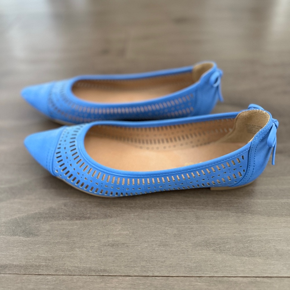 Restricted Laser Cut Pointed Toe Bow Back
Ballet Flats Blue Women's Ballet 8.5